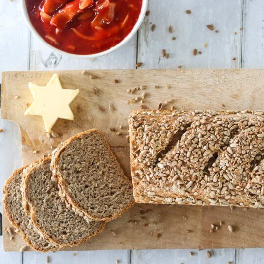 Image: ELTEFRITT RUGBRØD MED SOLSIKKEKJERNER