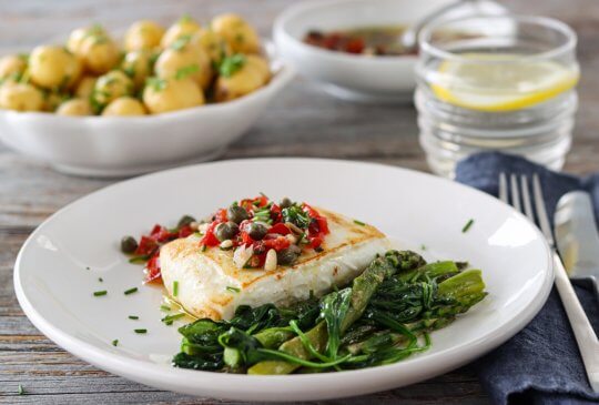 Image: KVEITE MED TOMATOLJE OG ASPARGES- OG SPINATSALAT