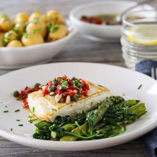 Image: KVEITE MED TOMATOLJE OG ASPARGES- OG SPINATSALAT