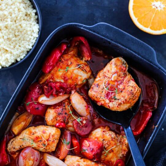 Image: CHILIKYLLING MED CHORIZO, TOMAT OG APPELSIN