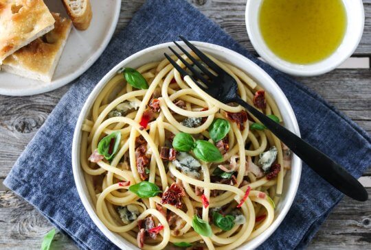 Image: SPAGETTI MED BACON, TOMATER OG GORGONZOLA