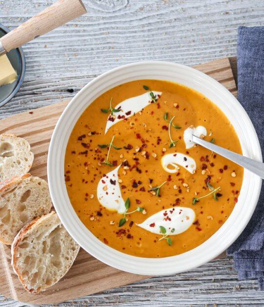 Image: SPICY GULROTSUPPE MED RØDE LINSER OG INGEFÆR