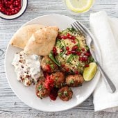 Image: LAMMEKJØTTBOLLER MED COUSCOUSSALAT OG RAITA