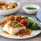 Image: PANNESTEKT TORSK MED BACONSMØR OG CHILIPOTETER