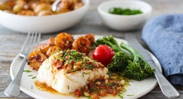 Image: PANNESTEKT TORSK MED BACONSMØR OG CHILIPOTETER