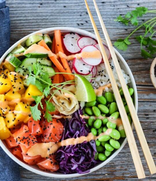 Image: FARGERIK POKE BOWL MED LAKS, MANGO OG EDAMAMEBØNNER