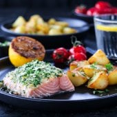 Image: LAKS MED GREMOLATA OG OVNSBAKTE POTETER