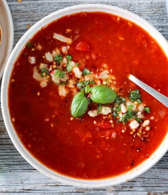 Image: TOMATSUPPE MED PARMESAN OG BASILIKUM
