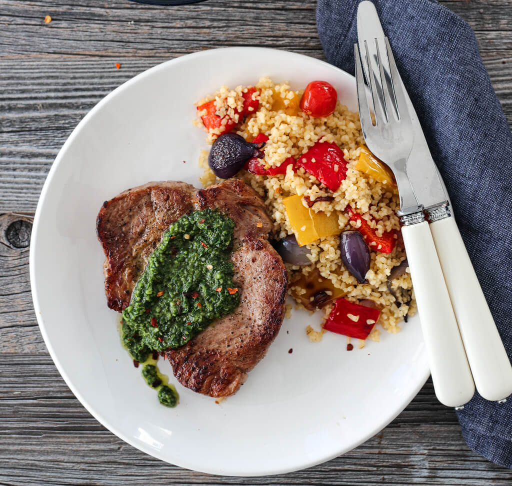 NAKKEKOTELETTER MED CHIMICHURRI OG BULGURSALAT