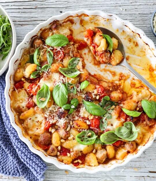 Image: GNOCCHIFORM MED SALSICCIA, TOMATER OG MOZZARELLA