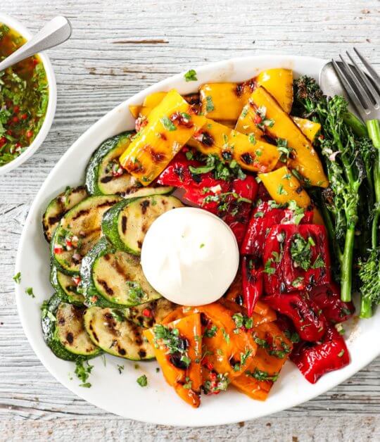 Image: GRILLEDE GRØNNSAKER MED BURRATA OG CHIMICHURRI