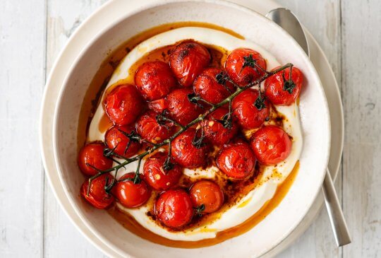 Image: OVNSBAKTE CHERRYTOMATER I YOGHURT