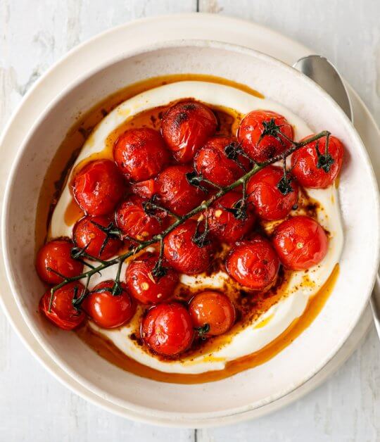 Image: OVNSBAKTE CHERRYTOMATER I YOGHURT