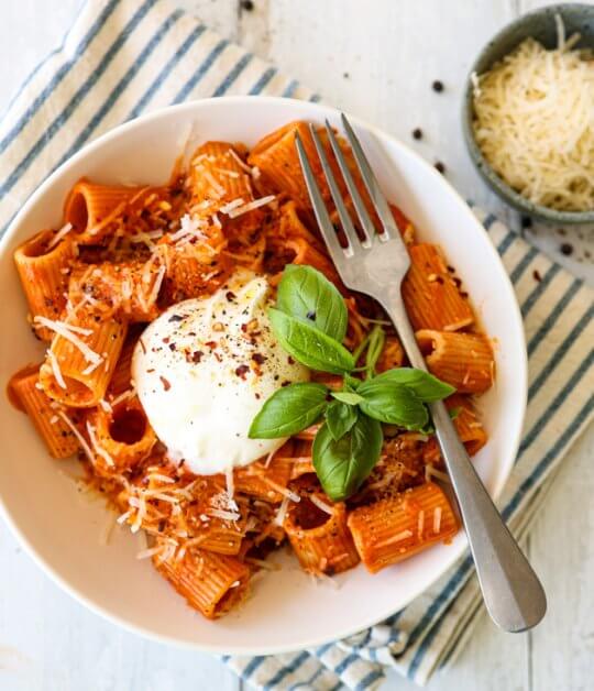 Image: KREMET PASTA MED ‘NDUJA OG BURRATA