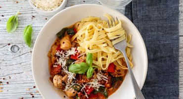 Image: KREMET &laquo;MARRY-ME-KYLLINGGRYTE&raquo; MED PAPRIKA, TOMAT OG SPINAT